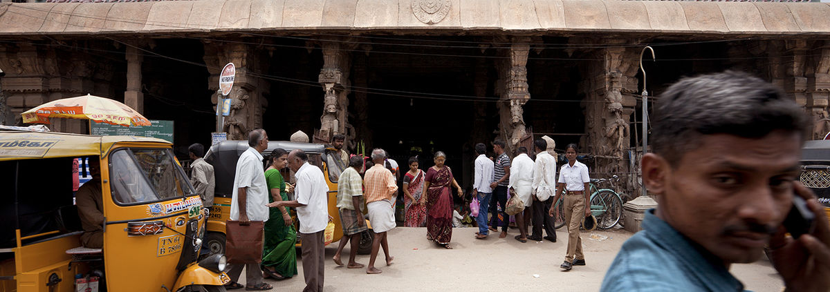 india-meenakshi-man-on-cell