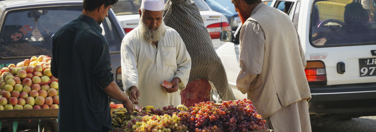 Pakistani man buying from market photo